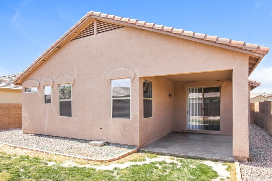 Building Photo - 7909 S 73rd Ln