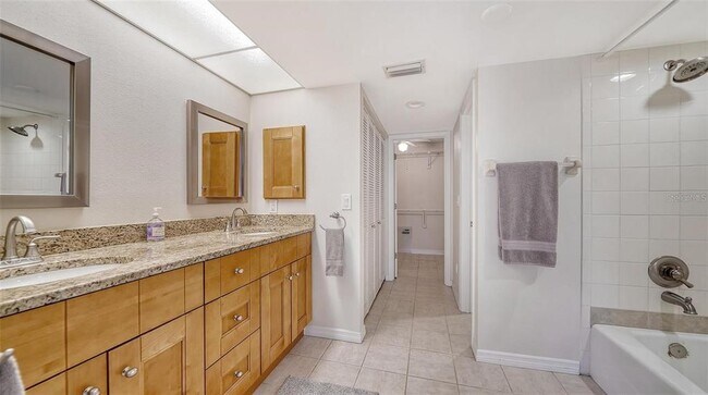 Building Photo - 835 S Osprey Ave