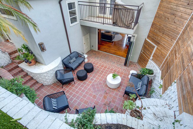 Building Photo - 1531 Marmont Ave