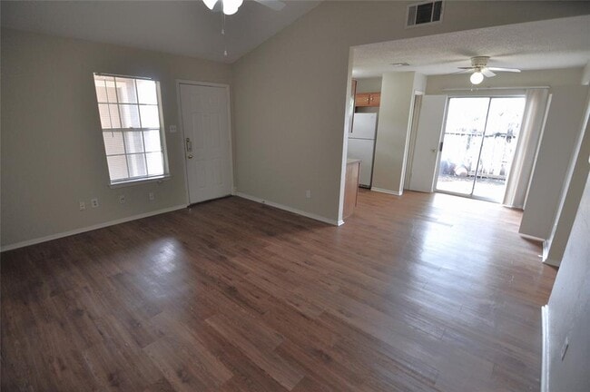 Building Photo - 402 Burlwood Ct