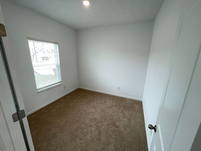 Building Photo - East Jefferson County New Home For Rent