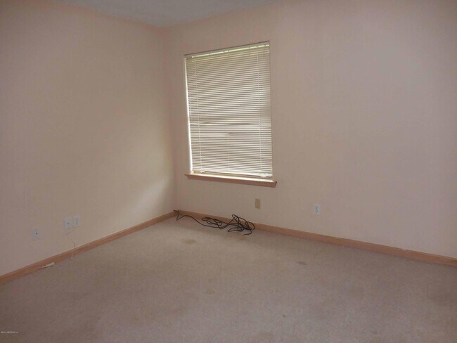 Building Photo - 2024 Hovington Cir W