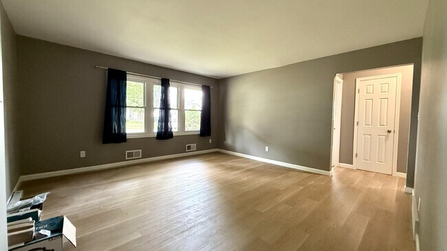 Building Photo - 5922 N 84th St