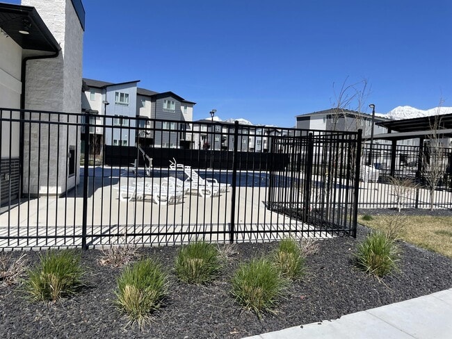 Building Photo - 517 S 1080 W