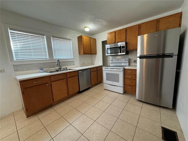 Building Photo - 302 W Wall St