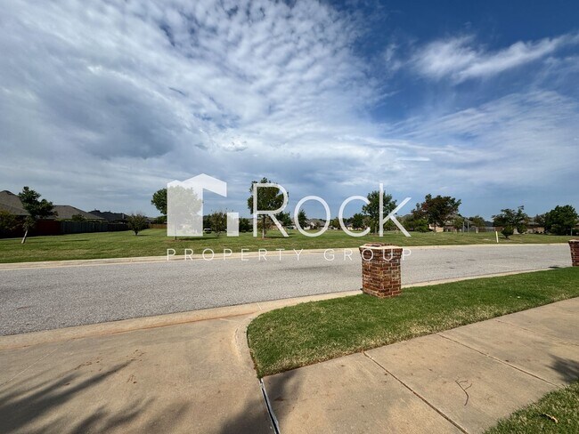 Building Photo - 3 Bed/2 Bath Edmond Home **AMAZING Locatio...