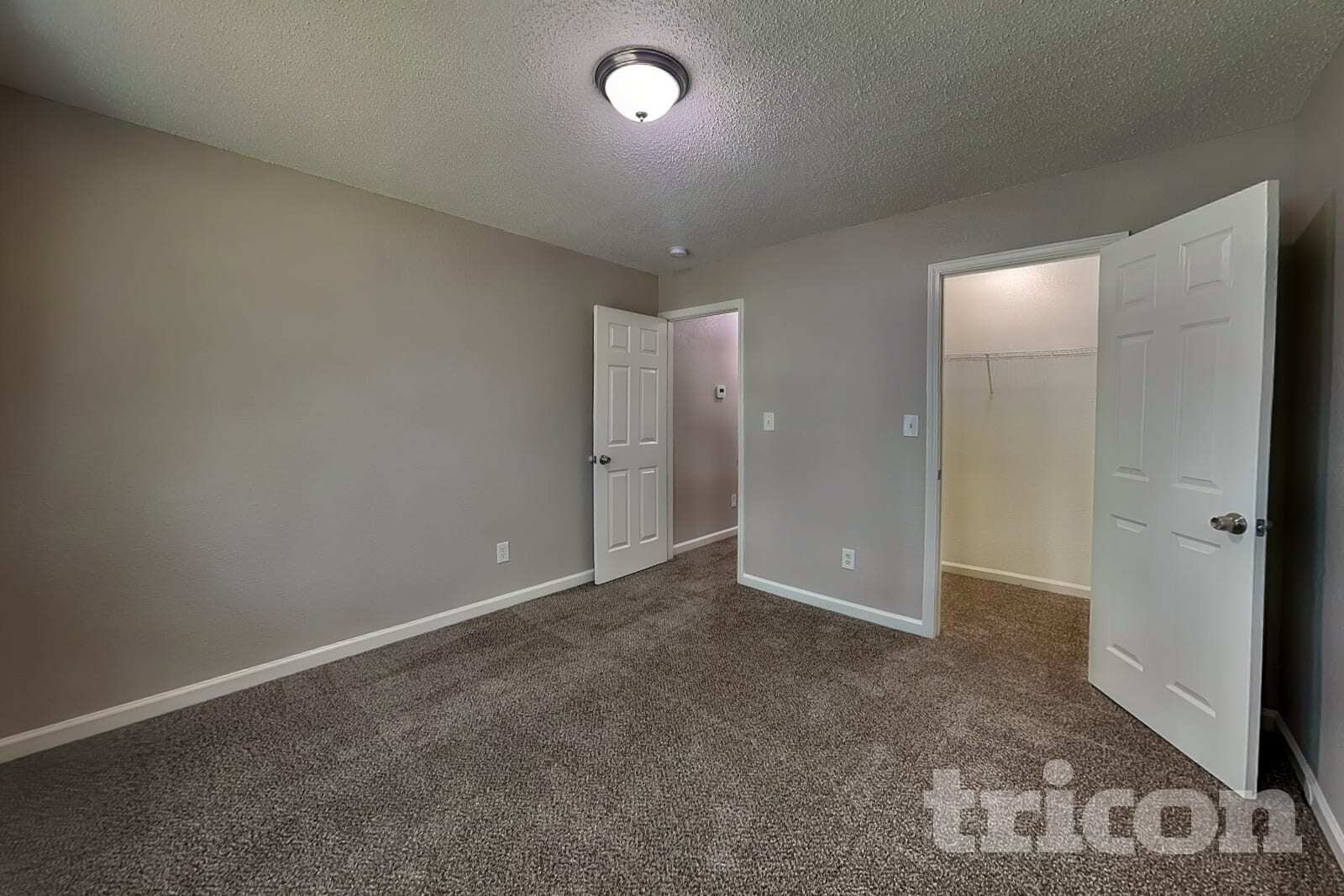 Building Photo - 2880 Lakestream Dr