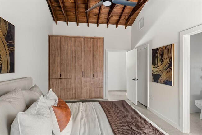 Building Photo - 870 Carver St