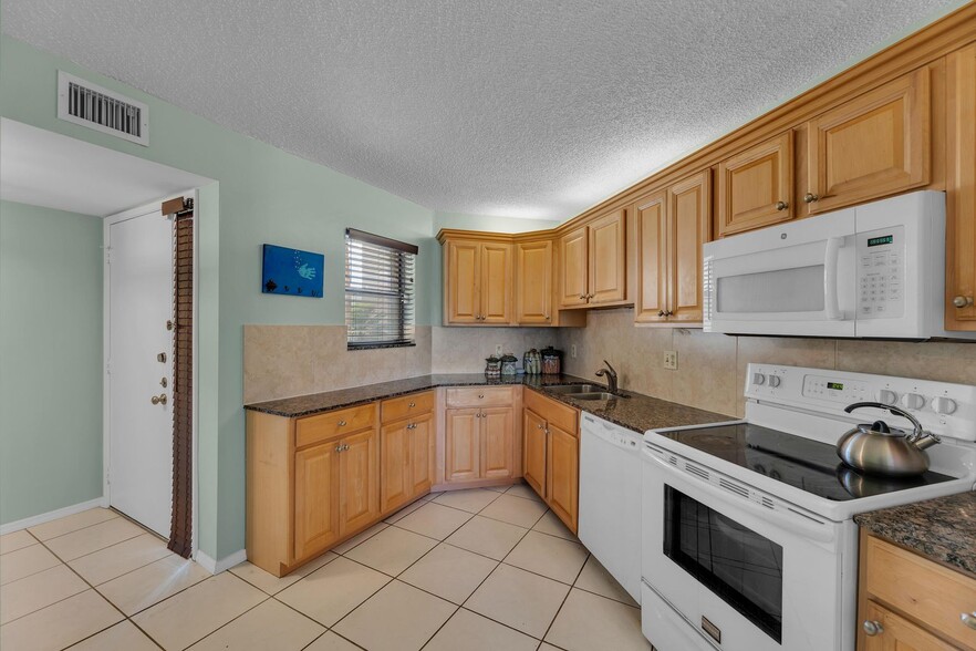 Building Photo - 5650 Camino del Sol