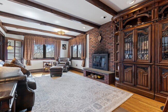 Building Photo - 10 Stonewood Dr