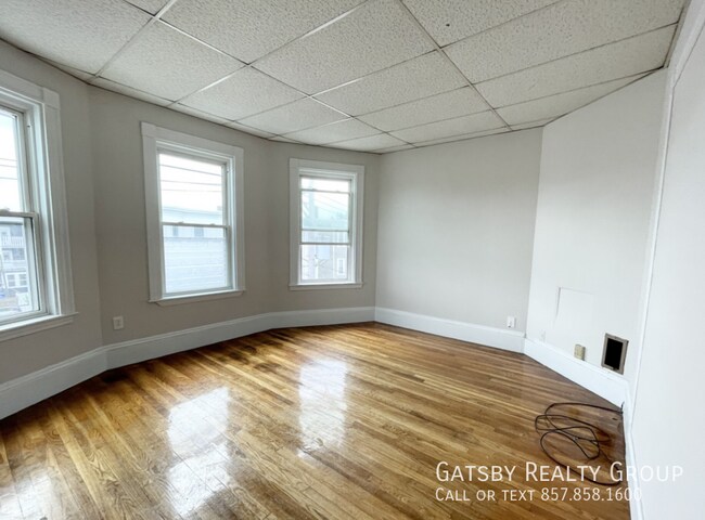 Building Photo - 26 Harbor View St