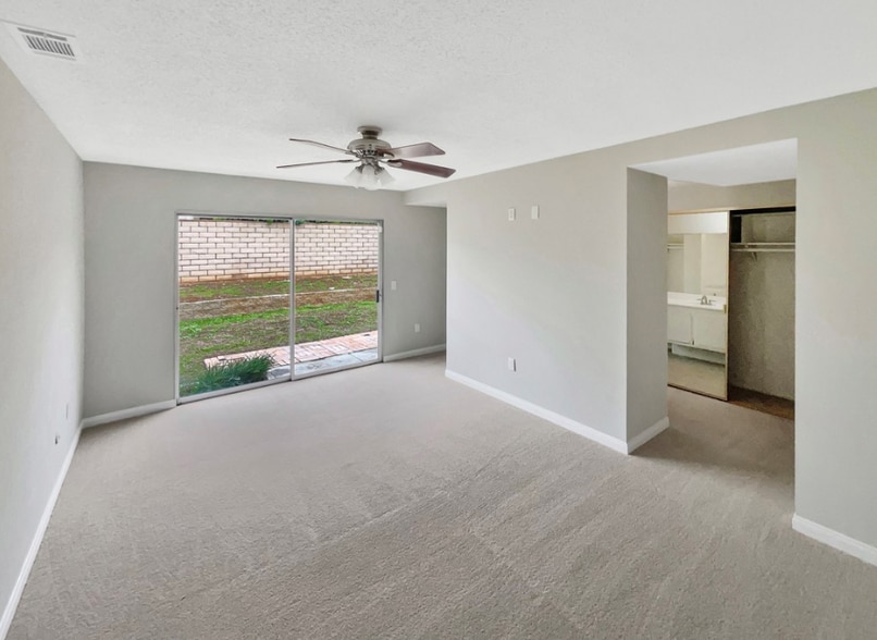 Building Photo - 5540 Royal Hill Dr