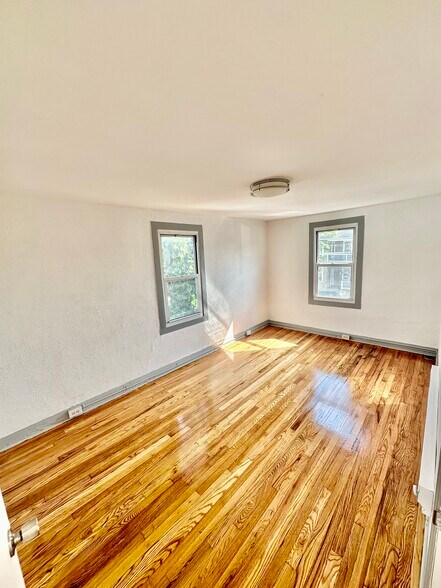 Building Photo - 441 Willow St