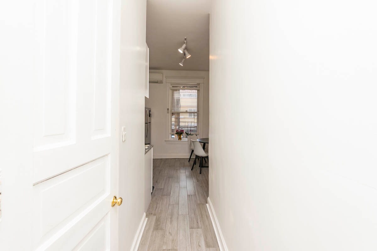 Building Photo - 1722 N Mohawk St