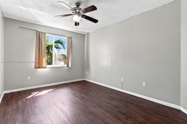 Building Photo - 6976 SW 39th St