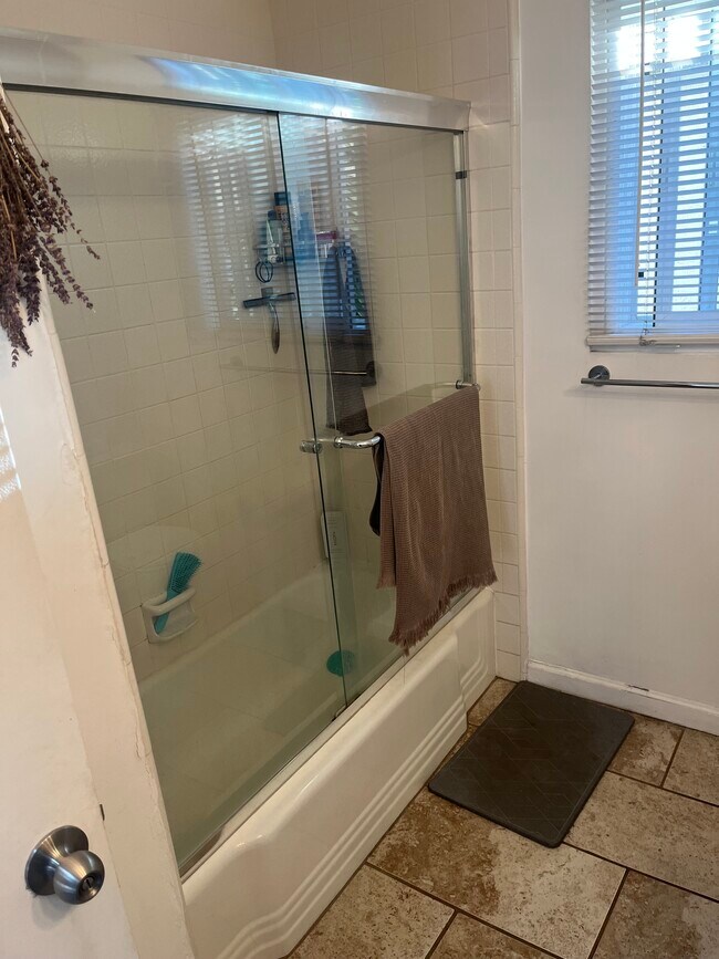 Building Photo - 8056 Redlands St