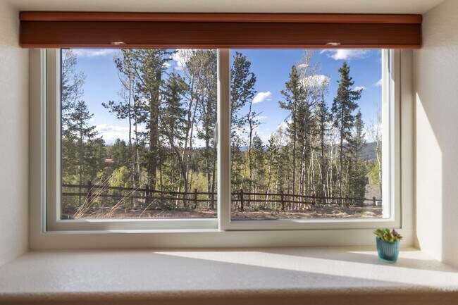 Building Photo - 213 S West St