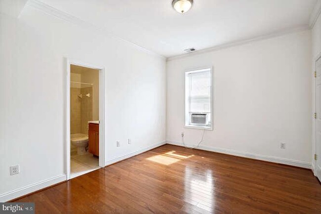 Building Photo - 1337 Girard St NW