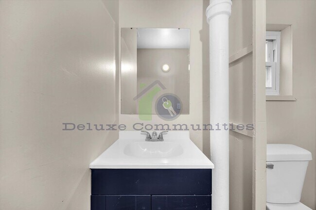 Building Photo - Spacious 4 Bedroom- Whole Home!