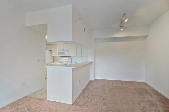 Building Photo - 3022 Alcazar Pl