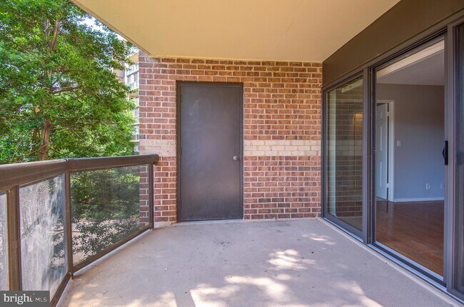 Building Photo - 8370 Greensboro Dr