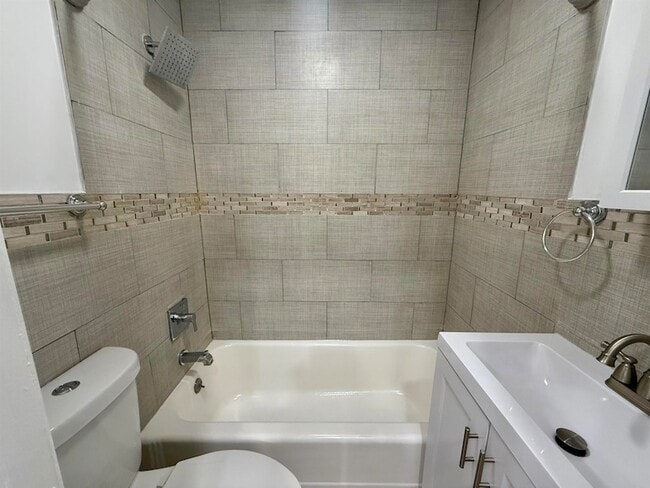 Building Photo - 330 Jackson St