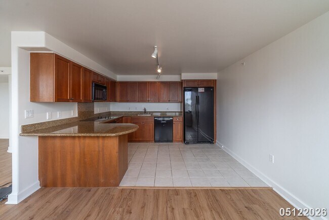 Building Photo - The Windsor, 1bd, 1.5ba, 1prking, Must See, Avail today!