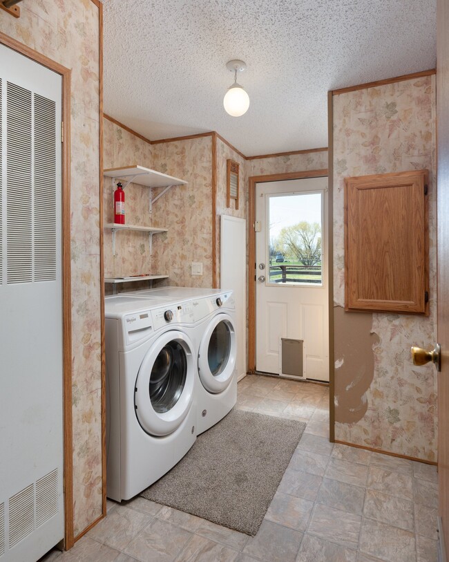 Building Photo - 415 Tracy Ann Dr