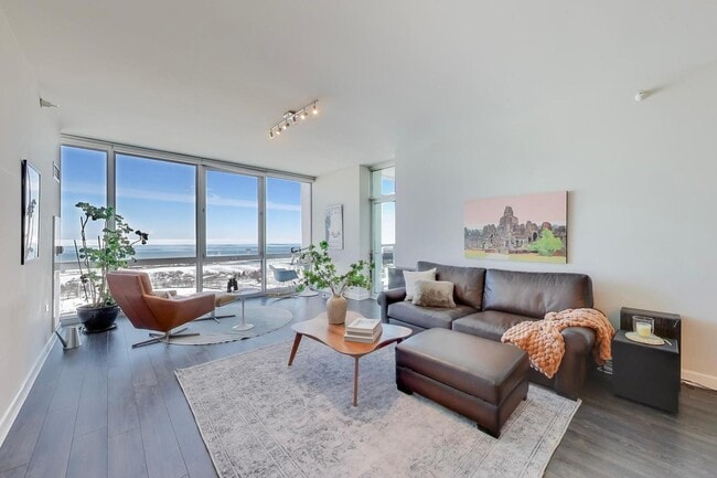 Building Photo - 1629 S Prairie Ave