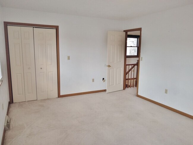 Building Photo - 2 Bed / 1-1/2 Bath Single Family Home Townhome