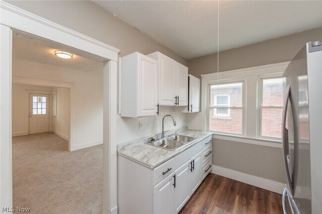 Building Photo - 1519 Ridgewood Ave