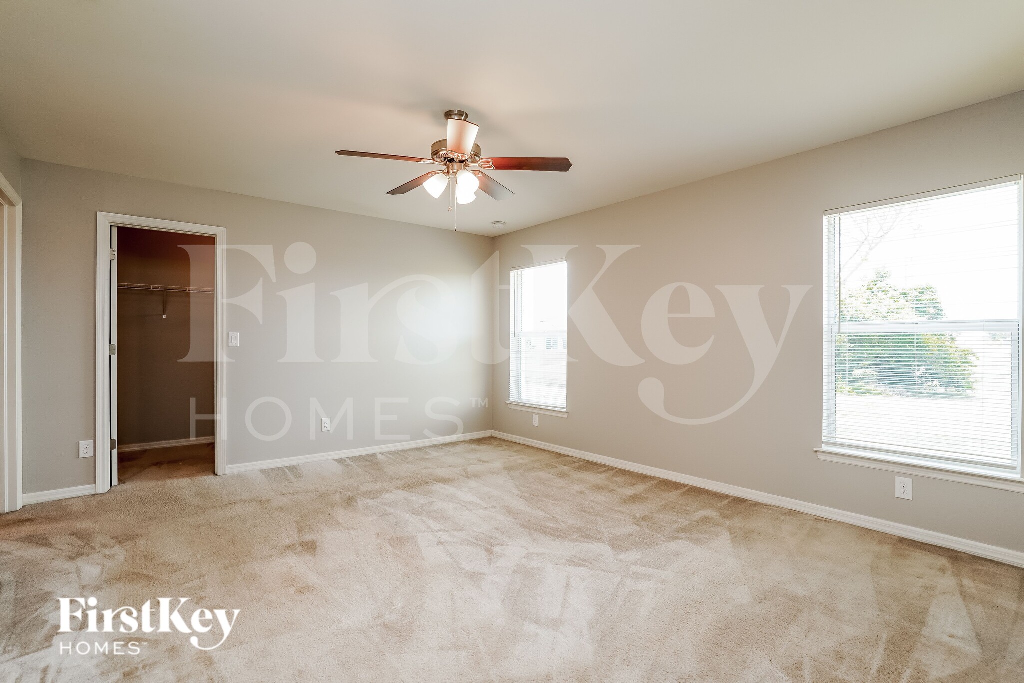 Building Photo - 2026 NW 10th Ave