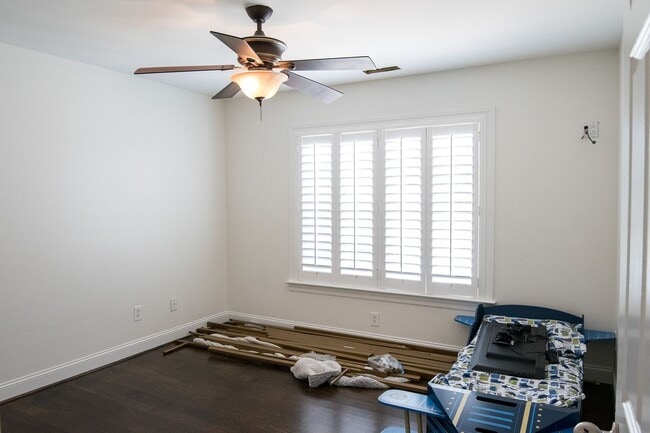 Building Photo - Luxury Living w/ Pool In Brentwood!