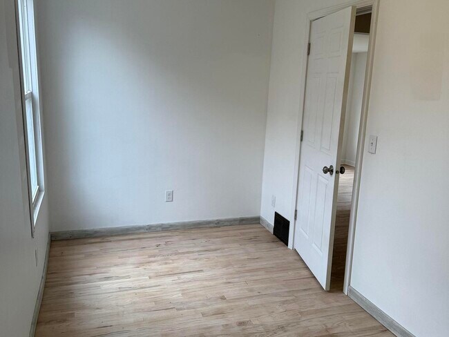 Building Photo - 810 4th St