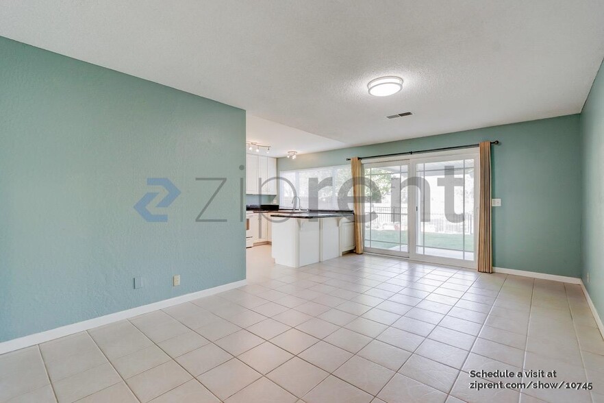 Building Photo - 125 Green Tree Dr