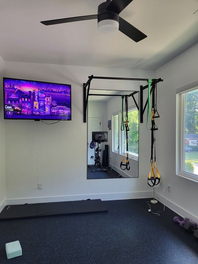Building Photo - Furnished home in Lincoln Heights