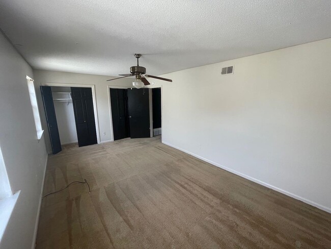 Building Photo - 495 Dickinson St