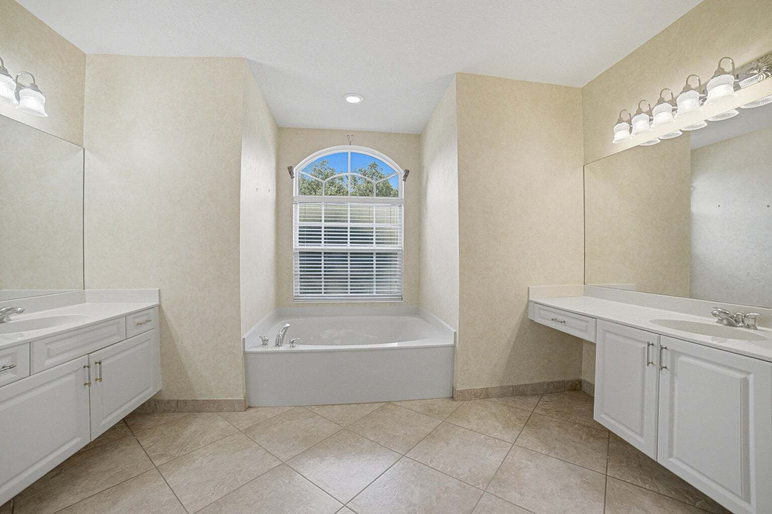 Building Photo - 9655 Campi Dr