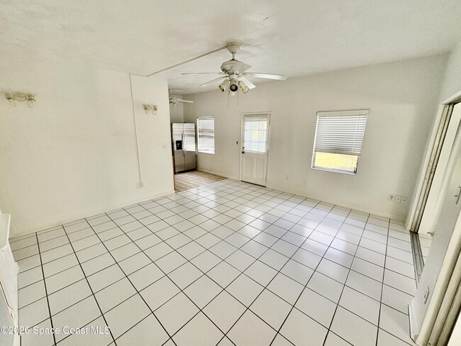 Building Photo - 6587 Towhee Dr