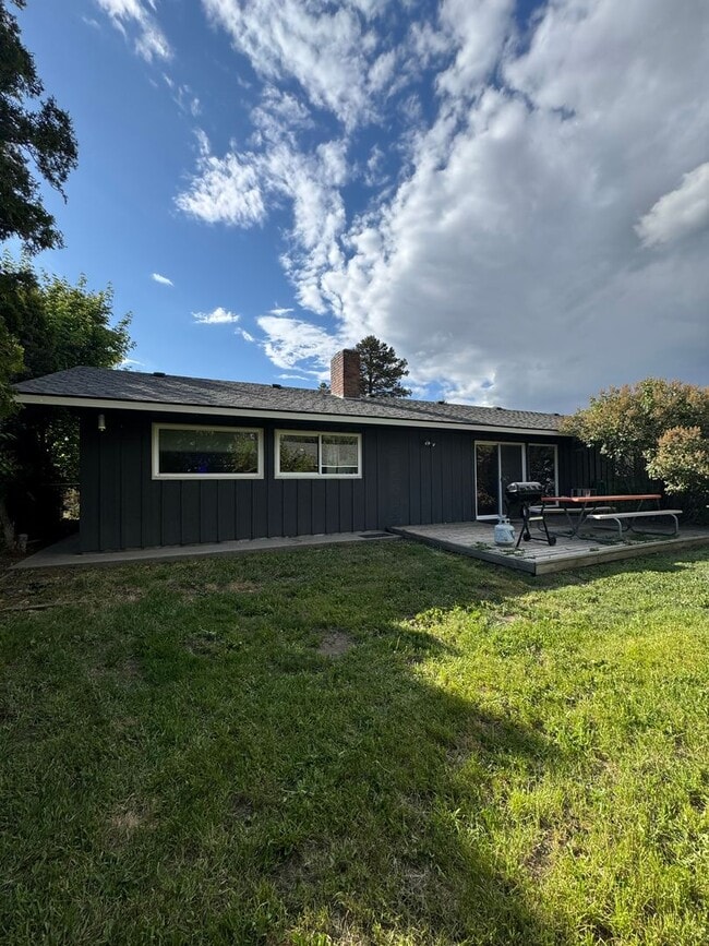 Building Photo - Spacious 5 Bedroom Rental by Park