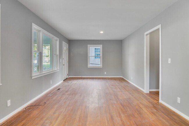 Building Photo - 402 Carver Ave