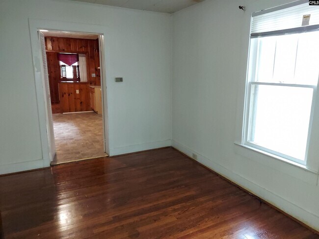 Building Photo - 813 Duke Ave