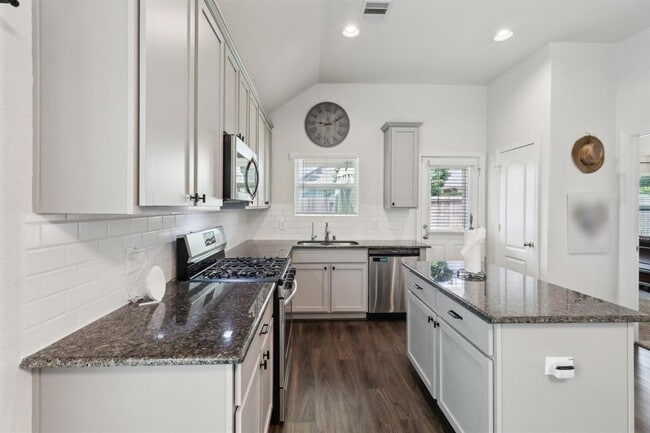 Building Photo - 40543 Berylline Ln.