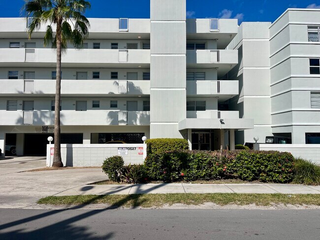 Building Photo - 3527 NE 168th St