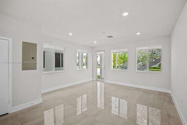 Primary Photo - 10270 NW 66th St