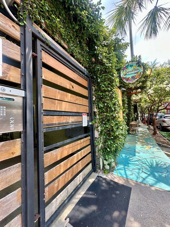 Building Photo - 2 Bed | 1.5 Bath | Starland