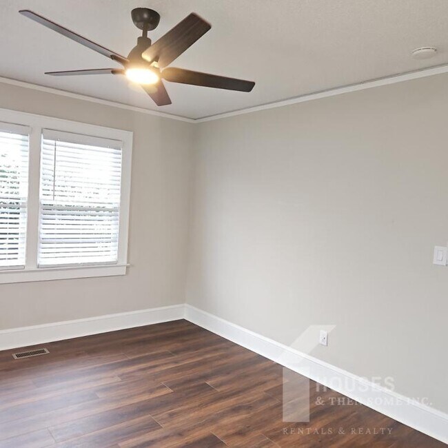 Building Photo - 8 Dargan St