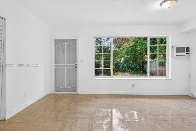 Building Photo - 1350 NE 149th St