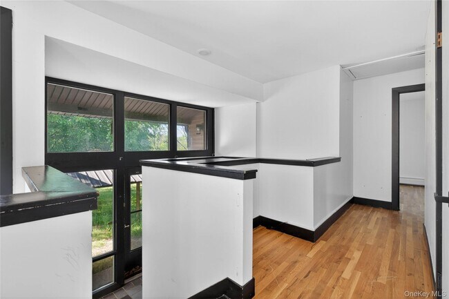 Building Photo - 40 Felter Hill Rd
