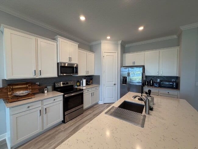 Building Photo - Gated 55+ community with lots of HOA amenities!